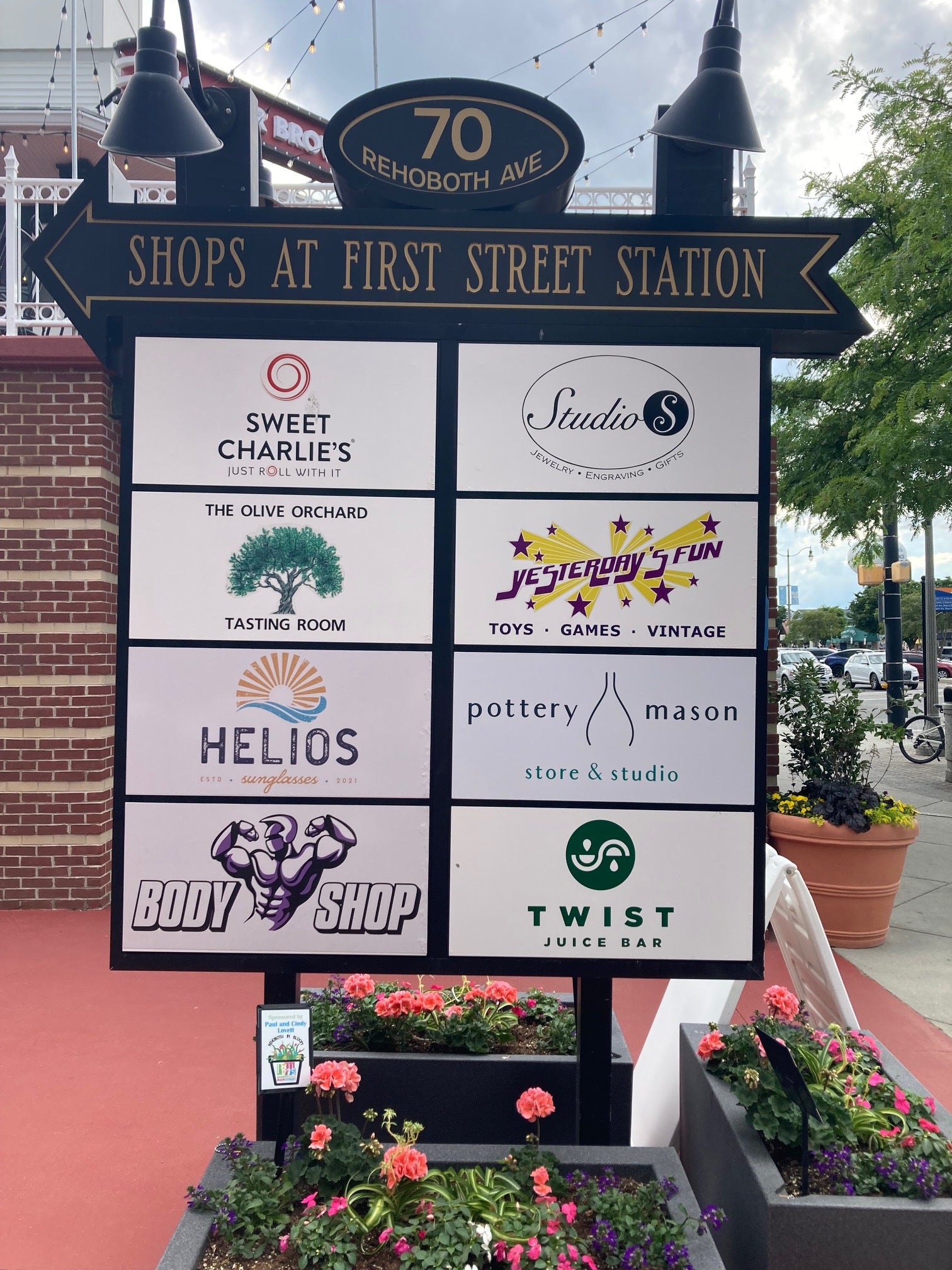 Custom Outdoor Signs for Business