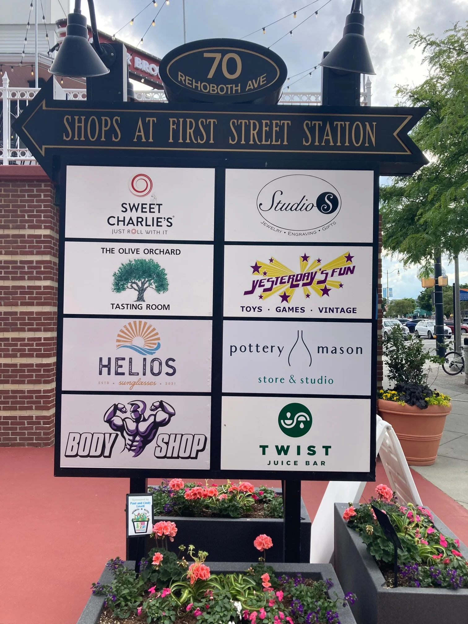 Custom Outdoor Signs for Business