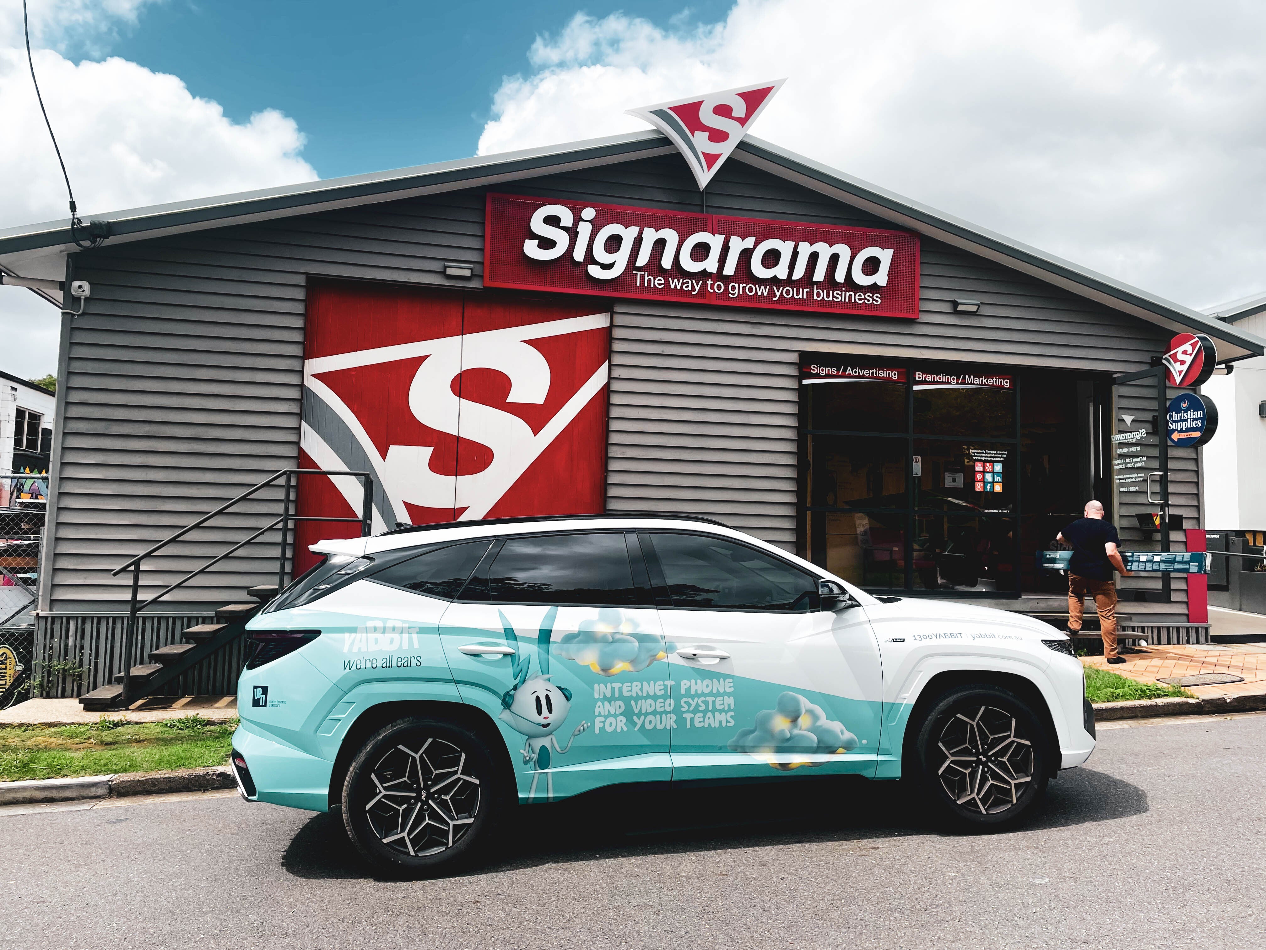 A Striking Vehicle Wrap for Yabbit