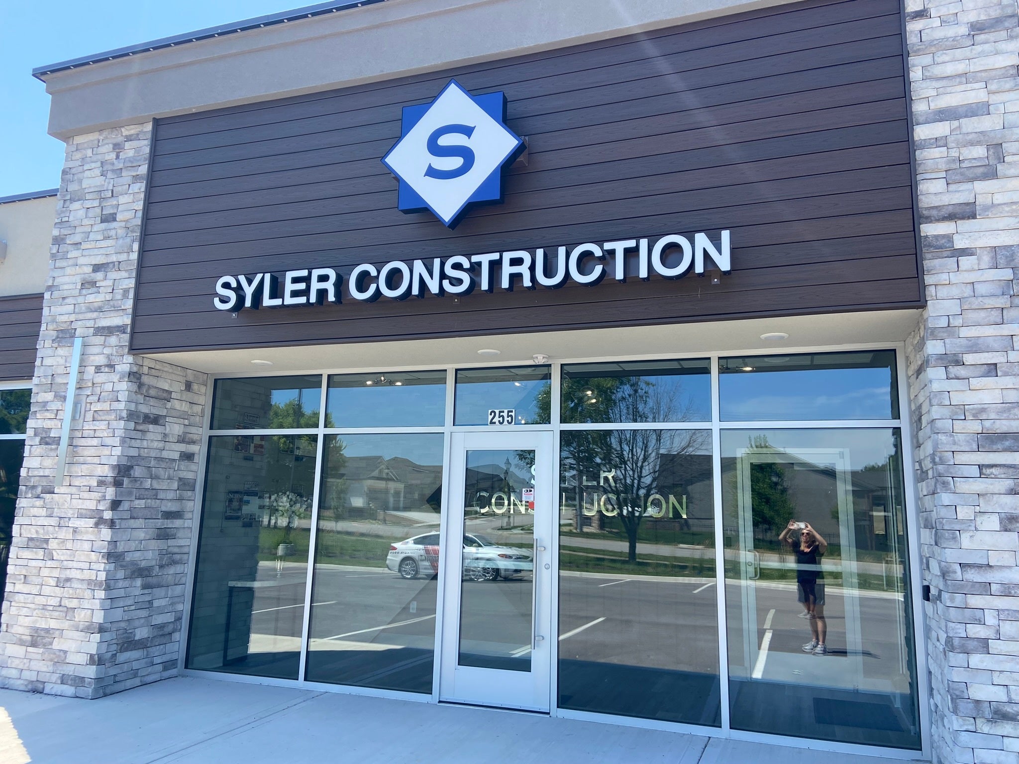Custom Lobby Signs with Signarama Liberty