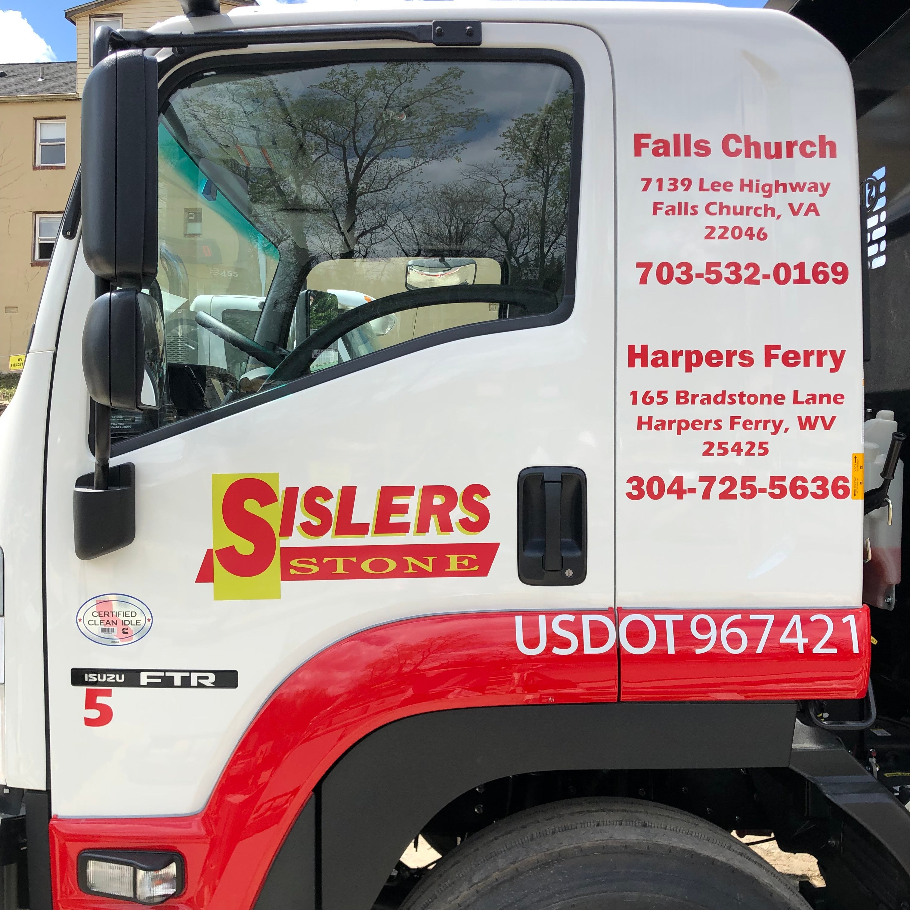 Stand Out on the Road: Transform Your Vehicle with Signarama Tysons Corner's Innovative Graphics!