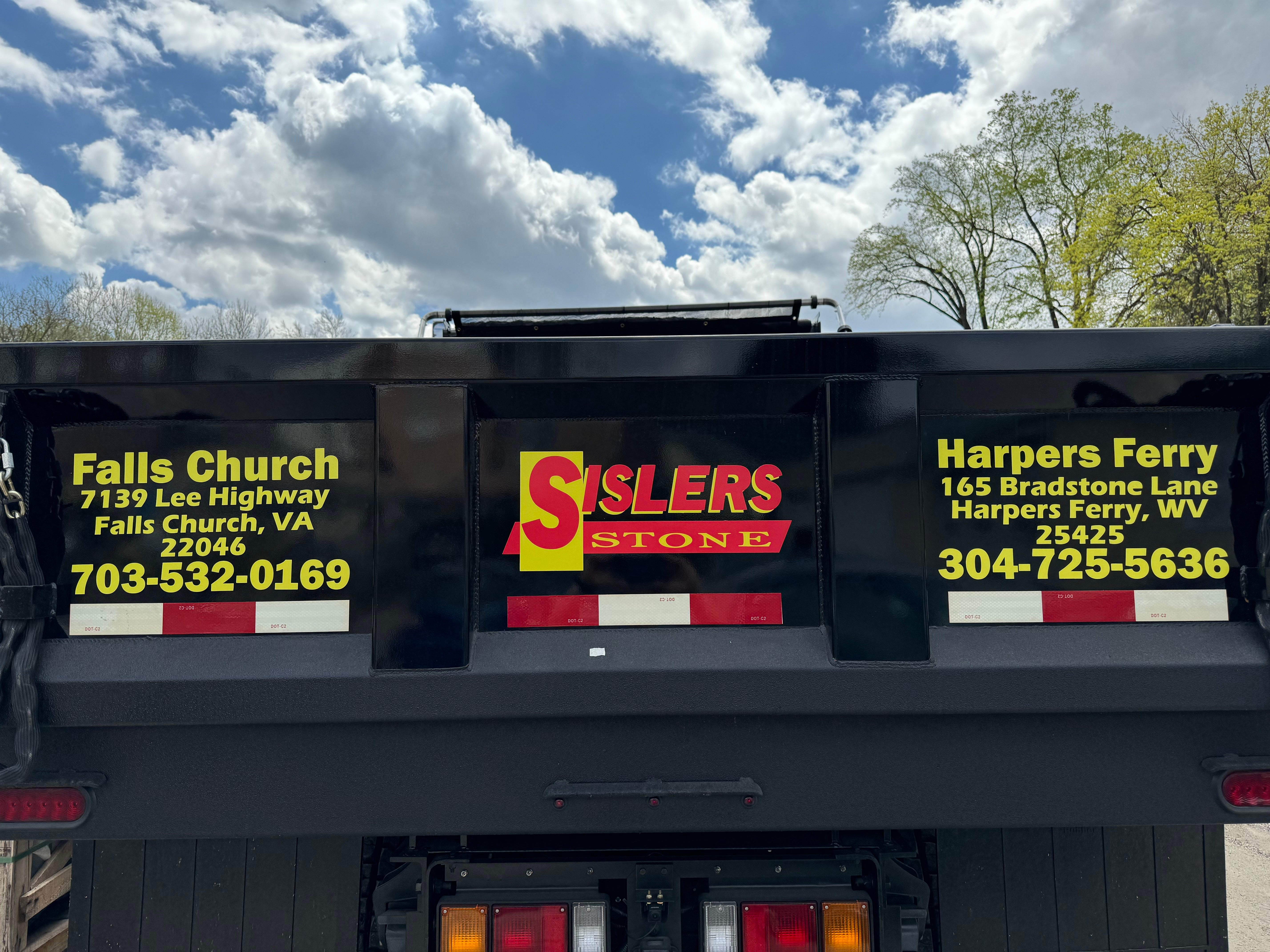 Stand Out on the Road: Transform Your Vehicle with Signarama Tysons Corner's Innovative Graphics!