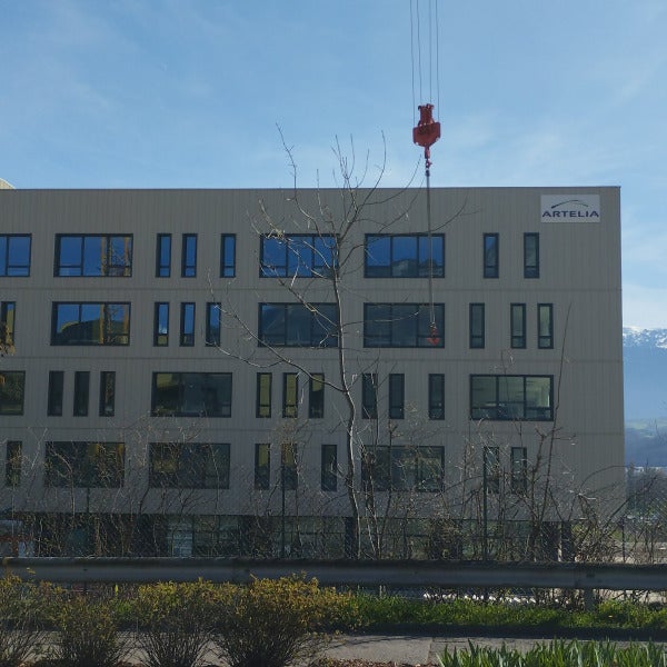 ENSEIGNE LUMINEUSE ET TOTEM