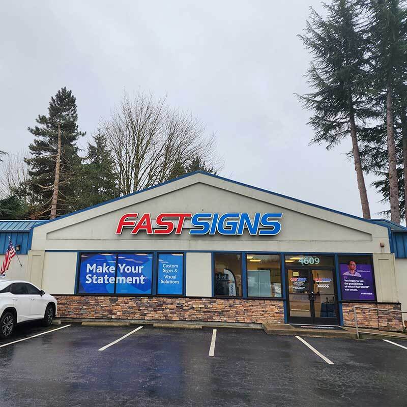 Jolie and Jordan Cypert: The Franchising Royalty of FASTSIGNS in Texas Jolie and Jordan Cypert: The Franchising Royalty of FASTSIGNS in Texas