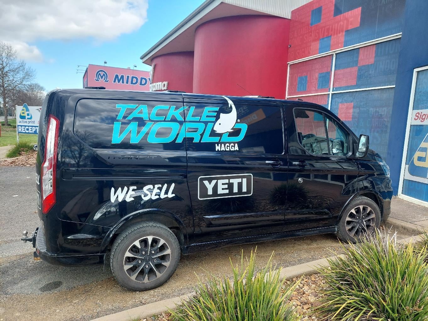 Tackleworld Wagga Vehicle Signage