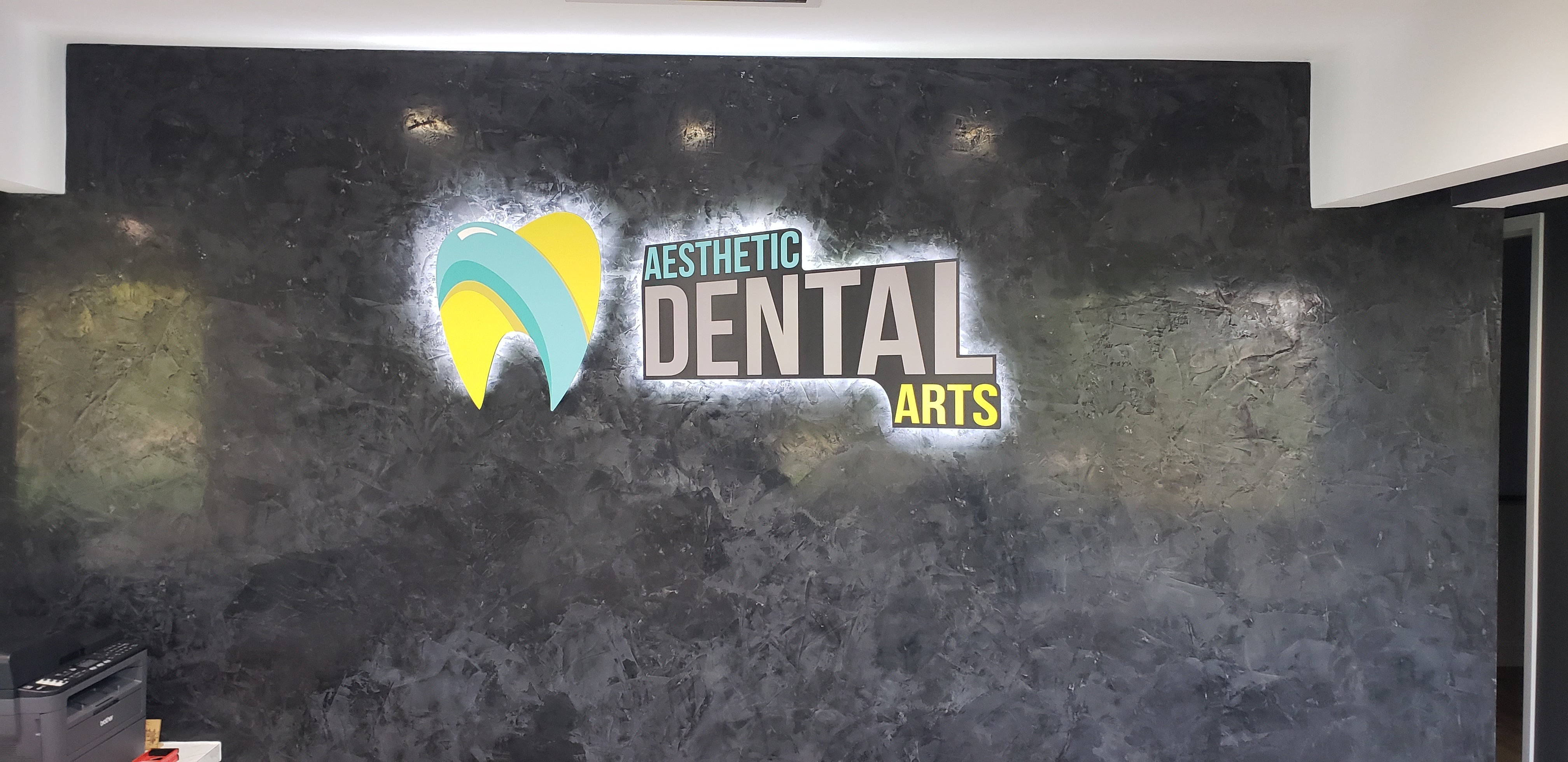 Illuminated & Lighted Signs