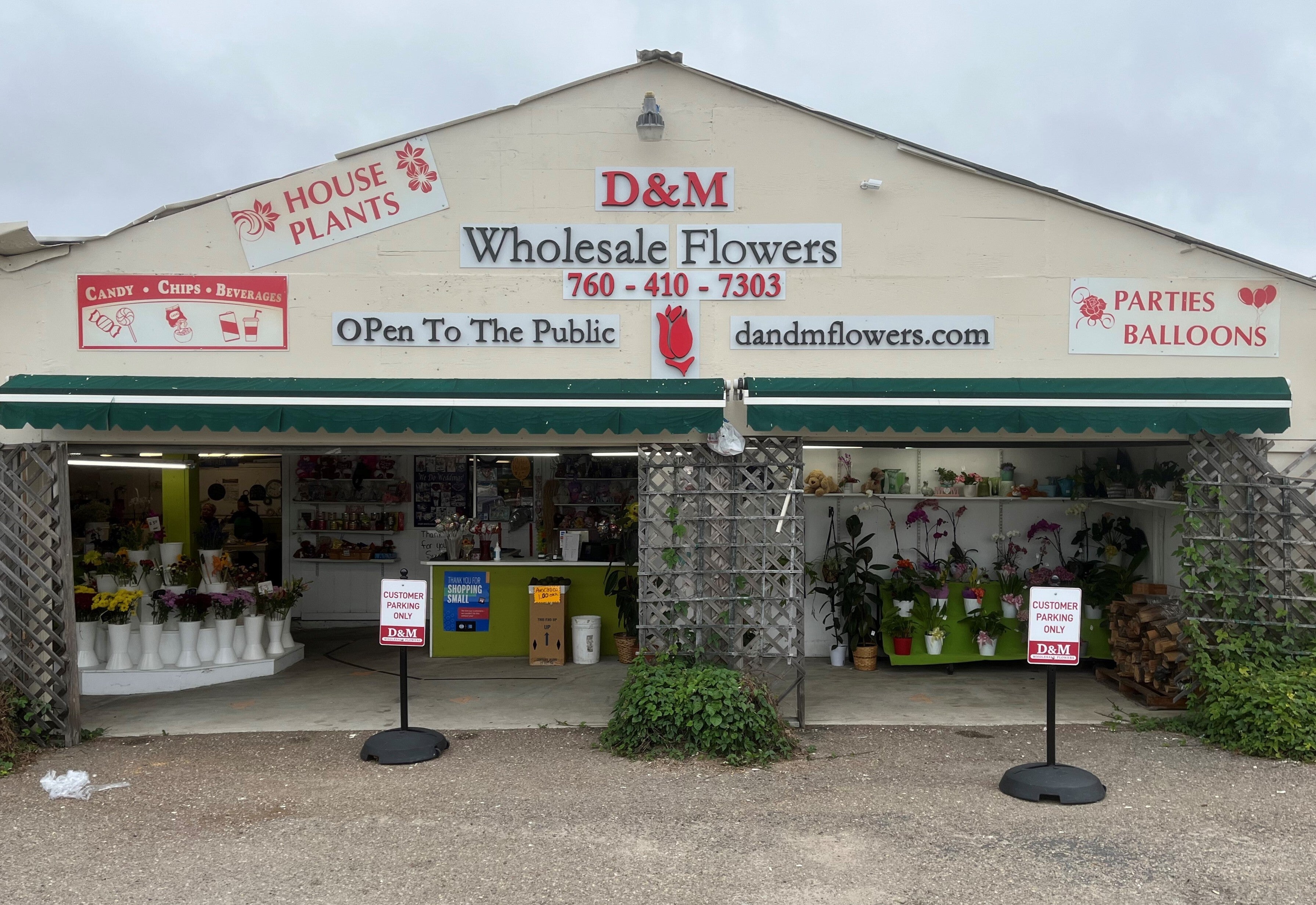 D&M FLOWERS OUTDOOR SIGN