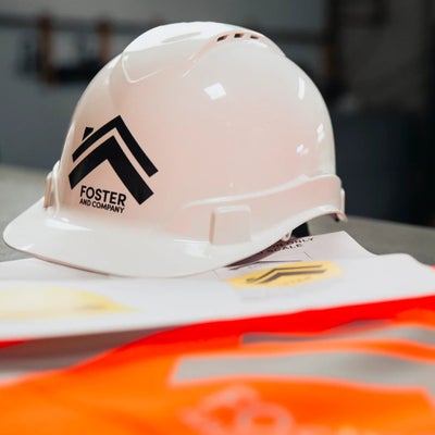 https://cdn.gorilladash.com/images/media/13007514/fully-promoted-usa-ca-0724-corporate-safetywear-hardgoodsimprint-staged-9672-square-668ecf254fd8a.jpg?auto=webp&crop=1%3A1%2Csmart&width=400