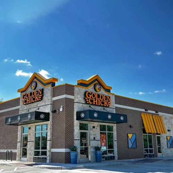 Golden Chick Celebrates Milestone with 100th Restaurant Opening in Fort Worth, Owned by Franchisee Keaton Mata