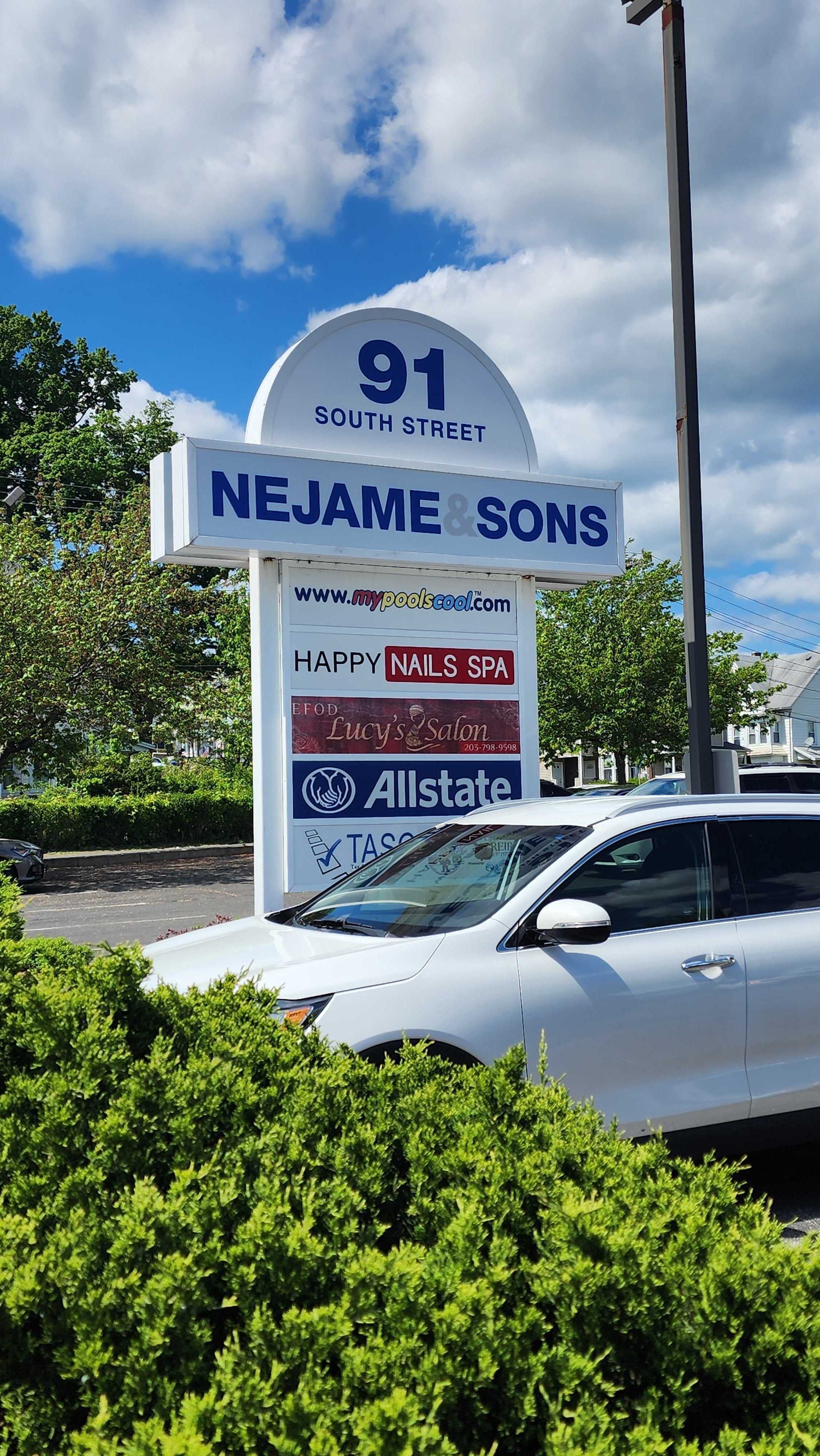 6 Reasons Pylon Signs Outperform Other Signage Options in Danbury, CT