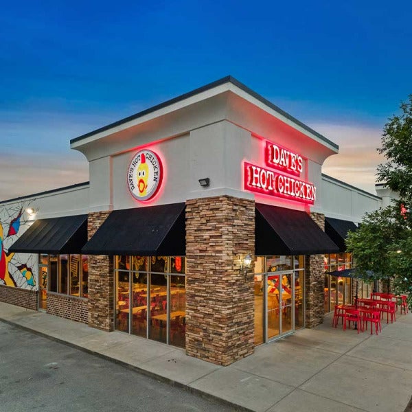 Dave's Hot Chicken Wins Innovation Award with AI-Driven Franchise Model
