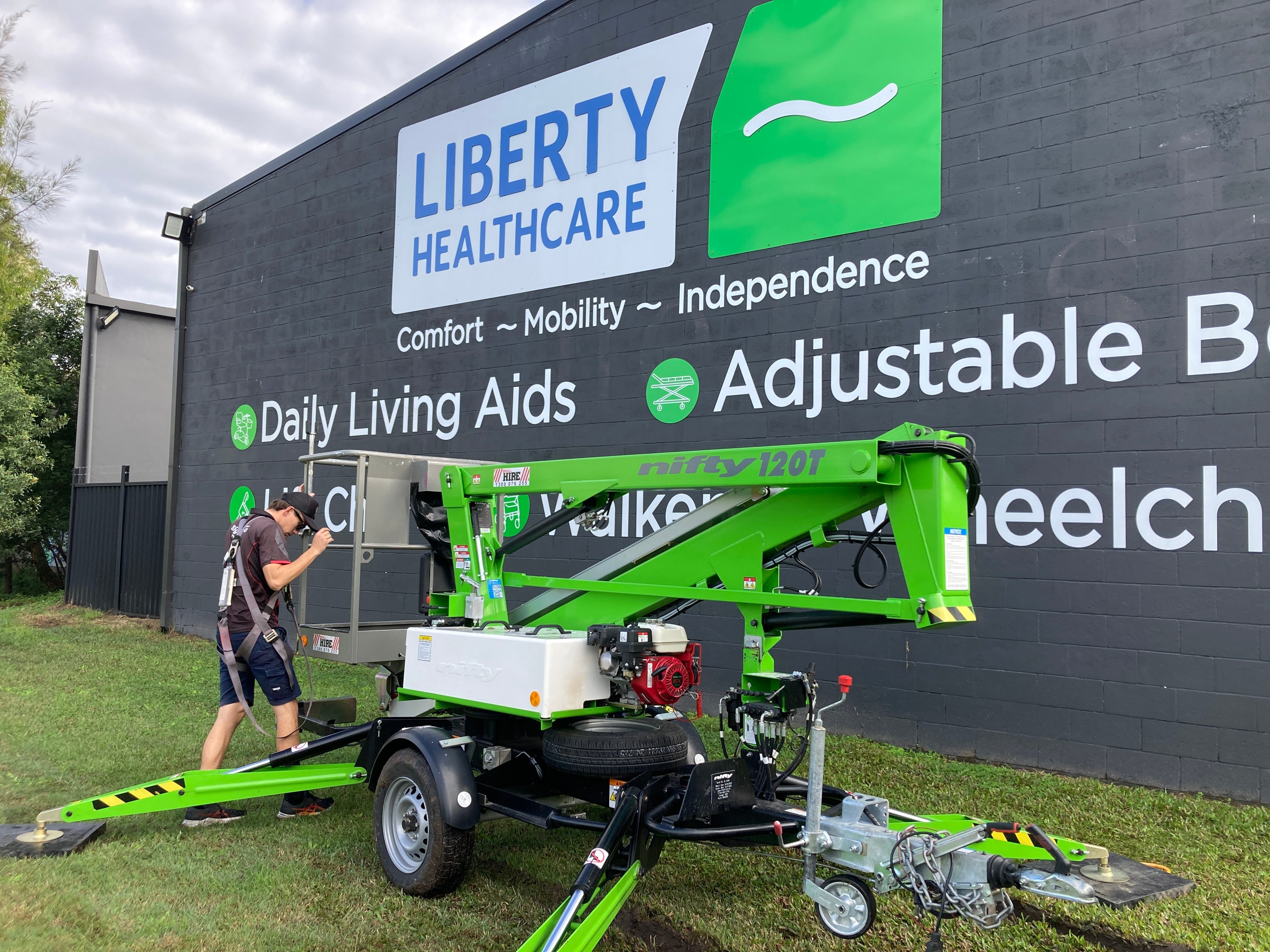 Building signage removal
