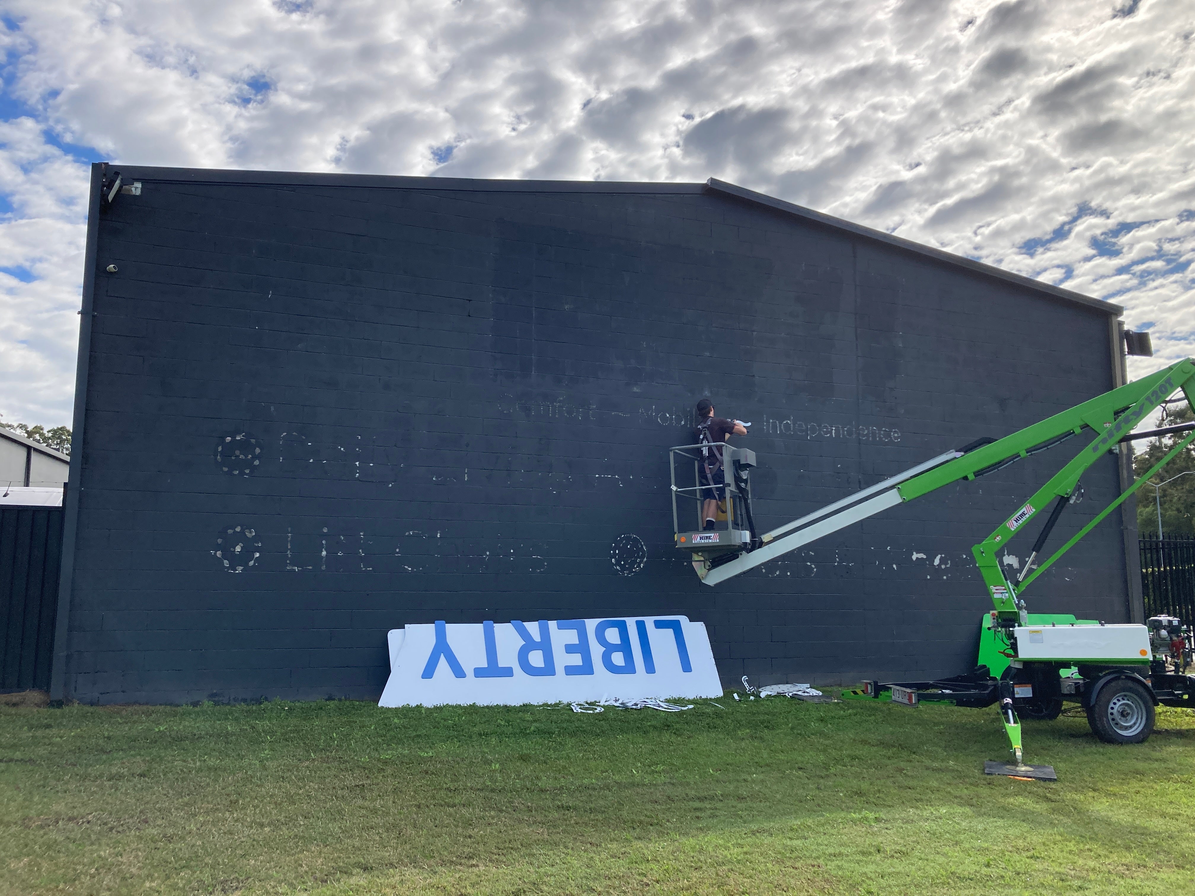 Building signage removal