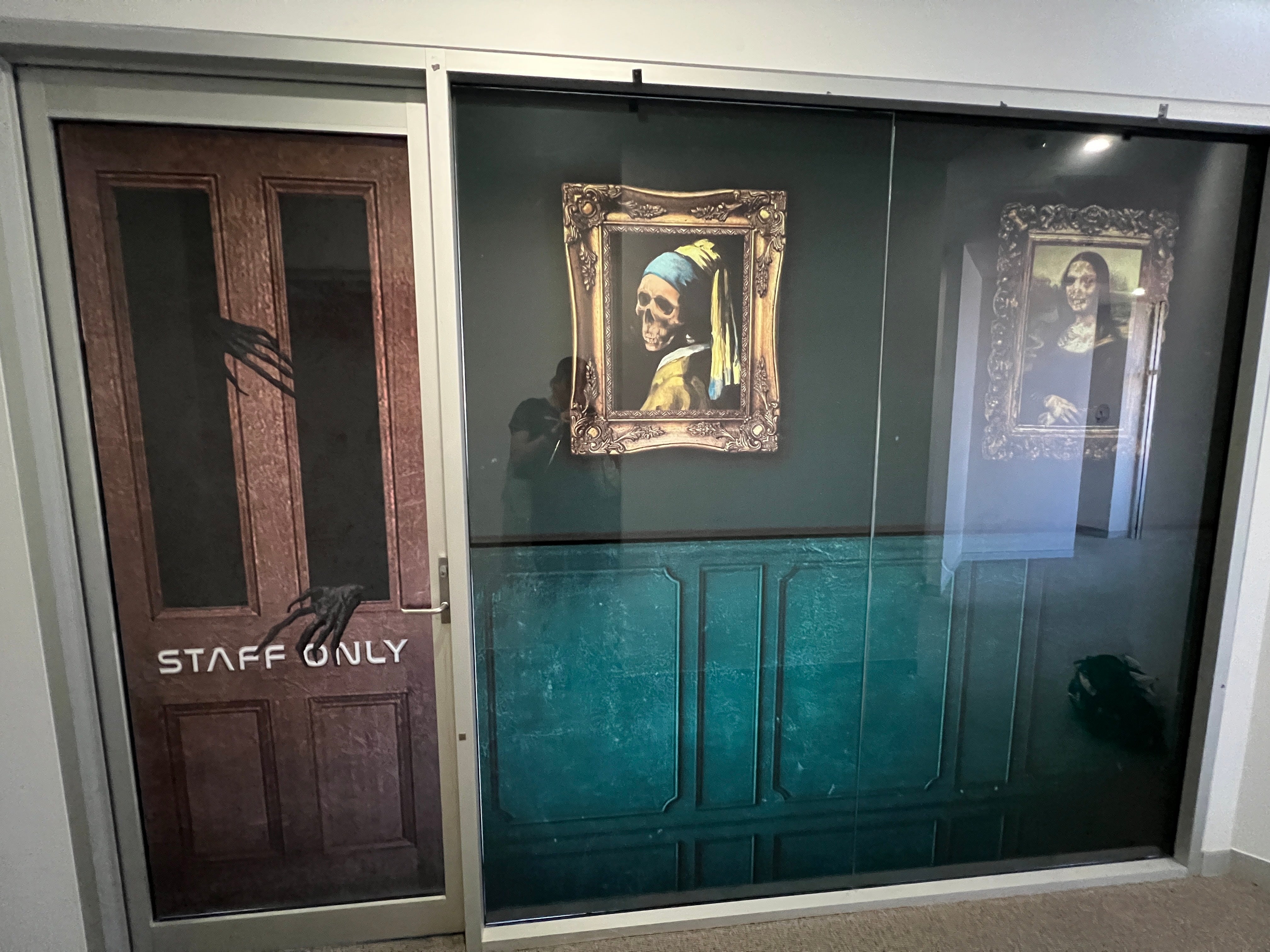 'Ghostly' Window graphics