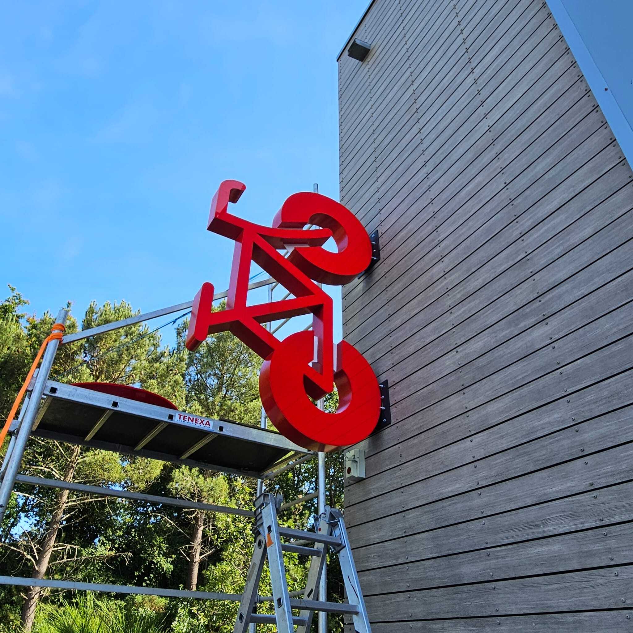 Installation et pose d'une enseigne lumineuse Bassin d Arcachon