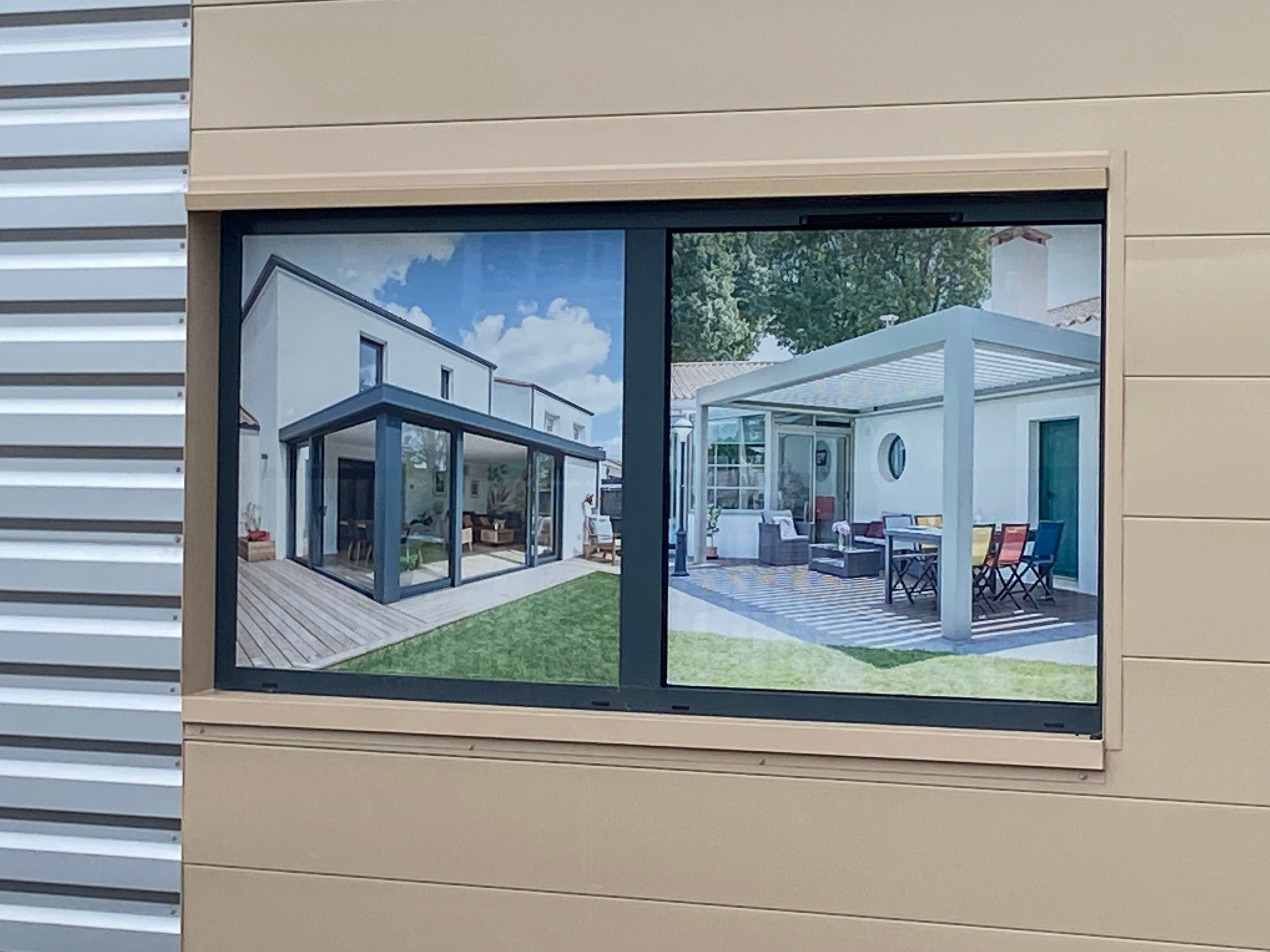 Enseigne et micro-perforé Akena