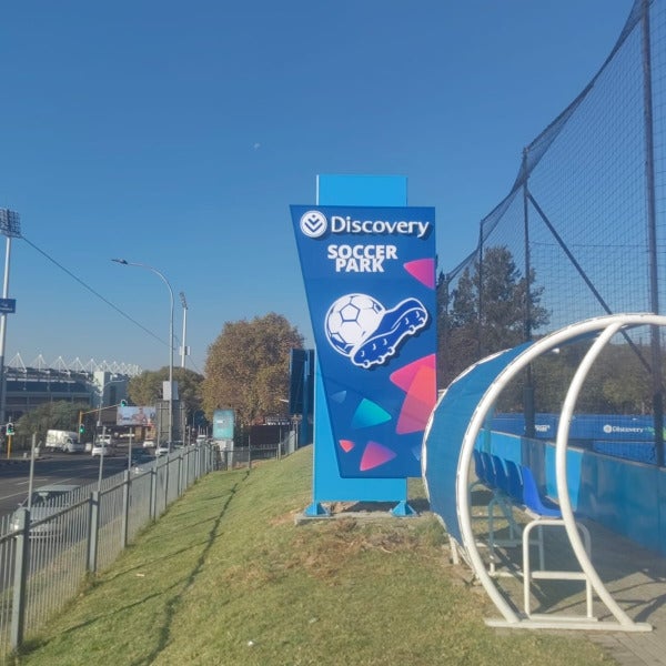 Latest pylon with illumination for Discovery