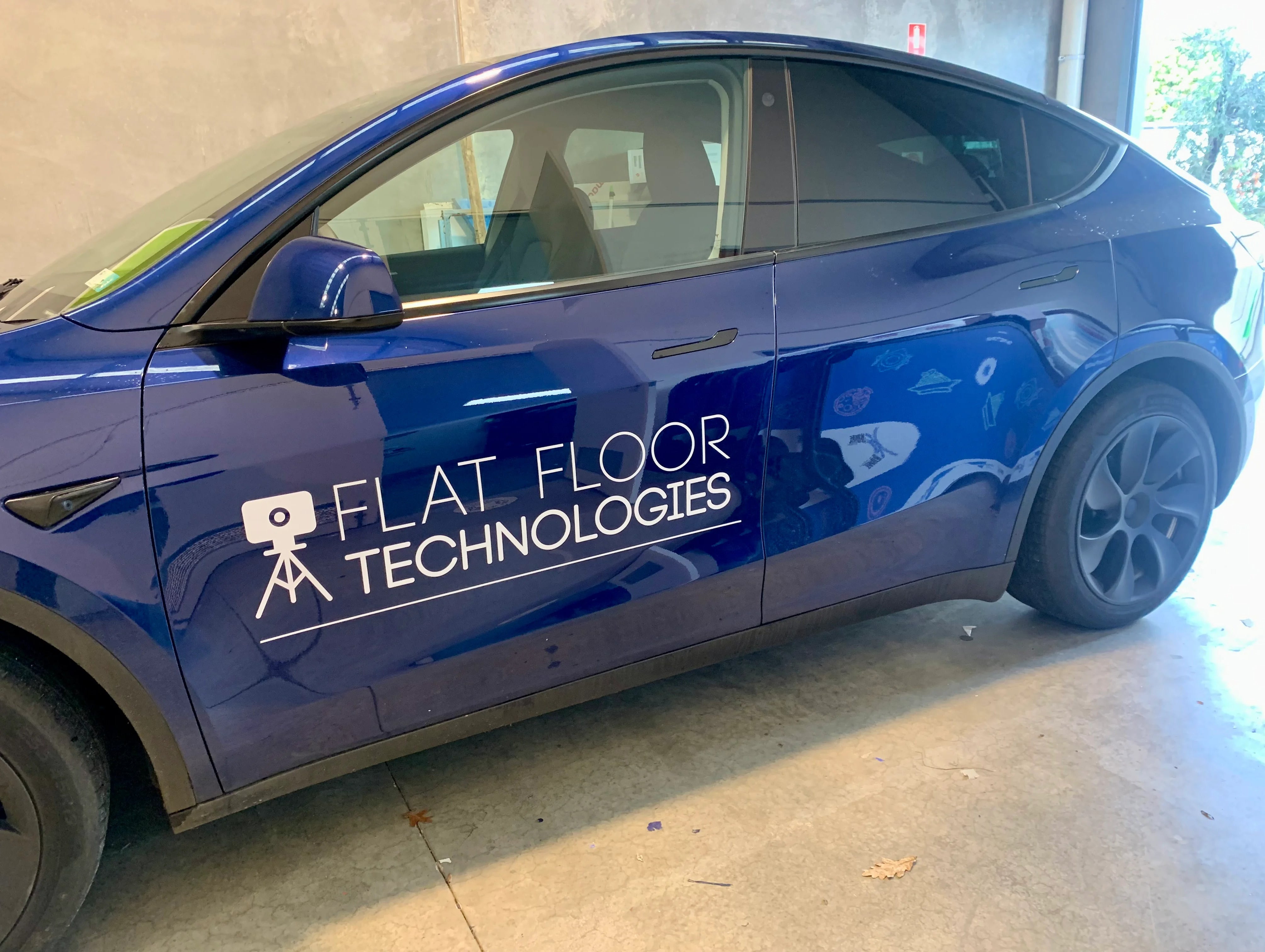 Vehicle Lettering - Flat Floor Technologies