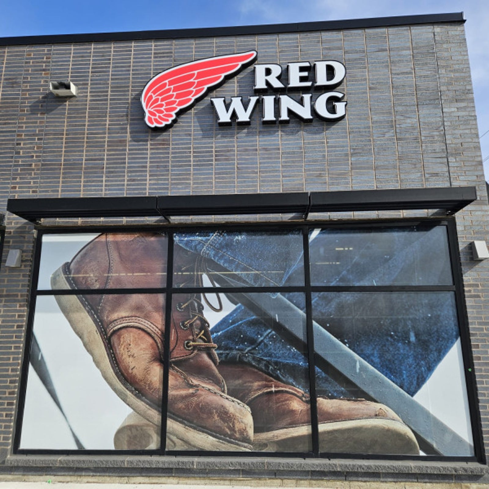 Illuminated Channel Letters for Red Wing in Milton