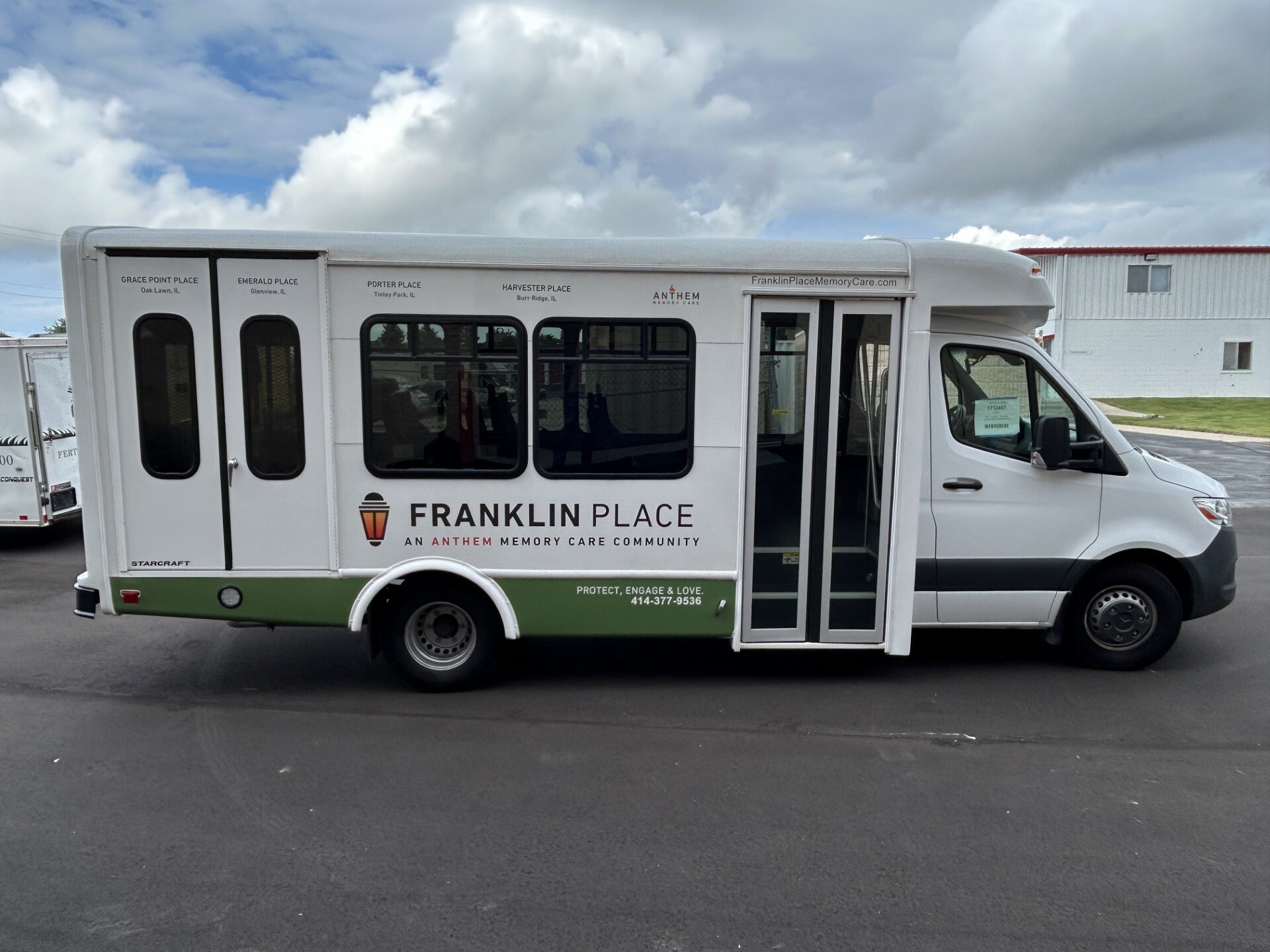 Franklin Memory Care’s Bus Graphics Drive Their Brand Forward