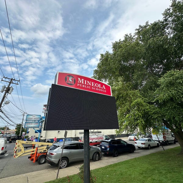 Mineola School - Digital Message Board