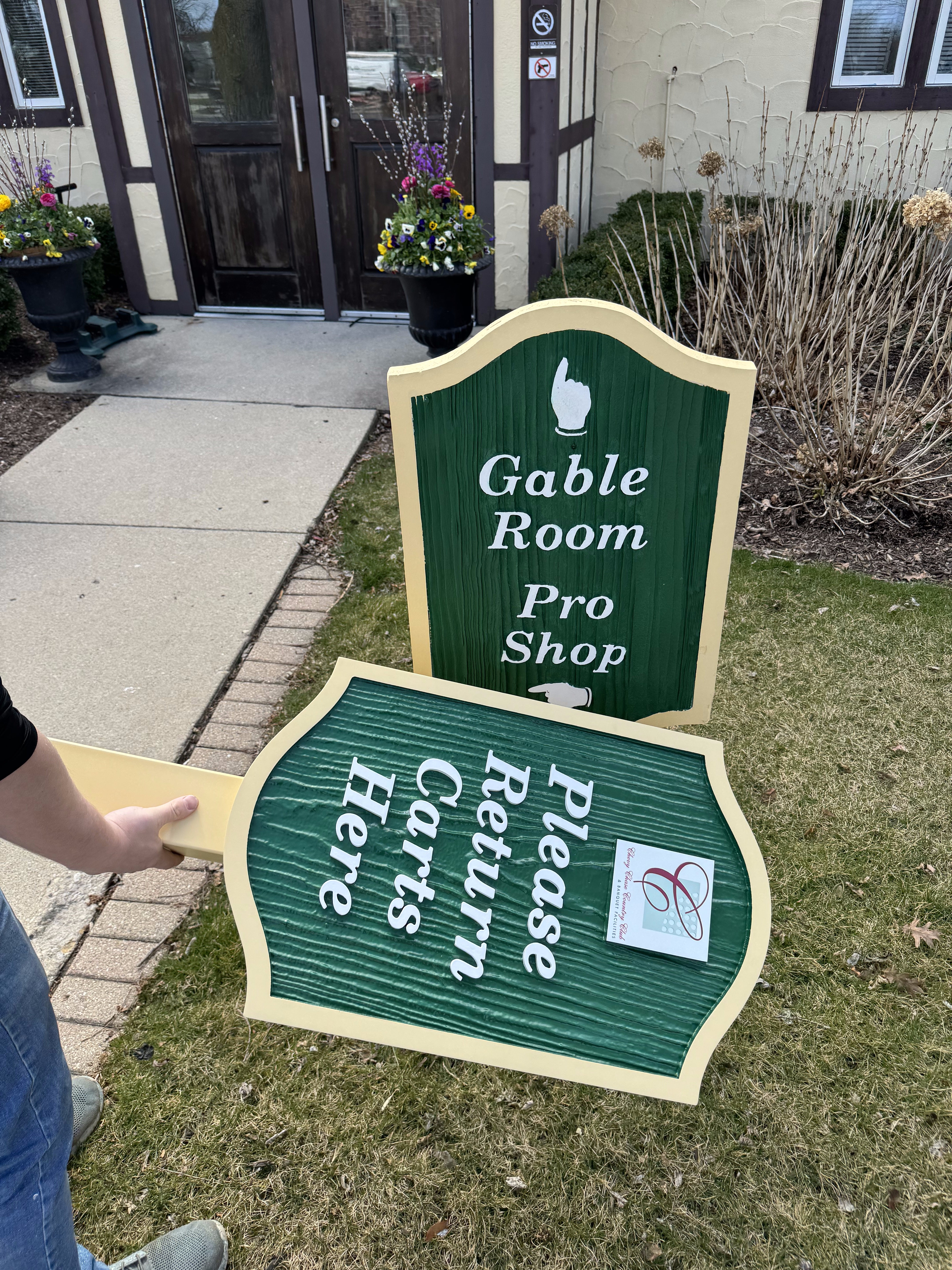 Custom HDU Signs in Buffalo Grove: Durable, Carved Signs That Look Like Wood