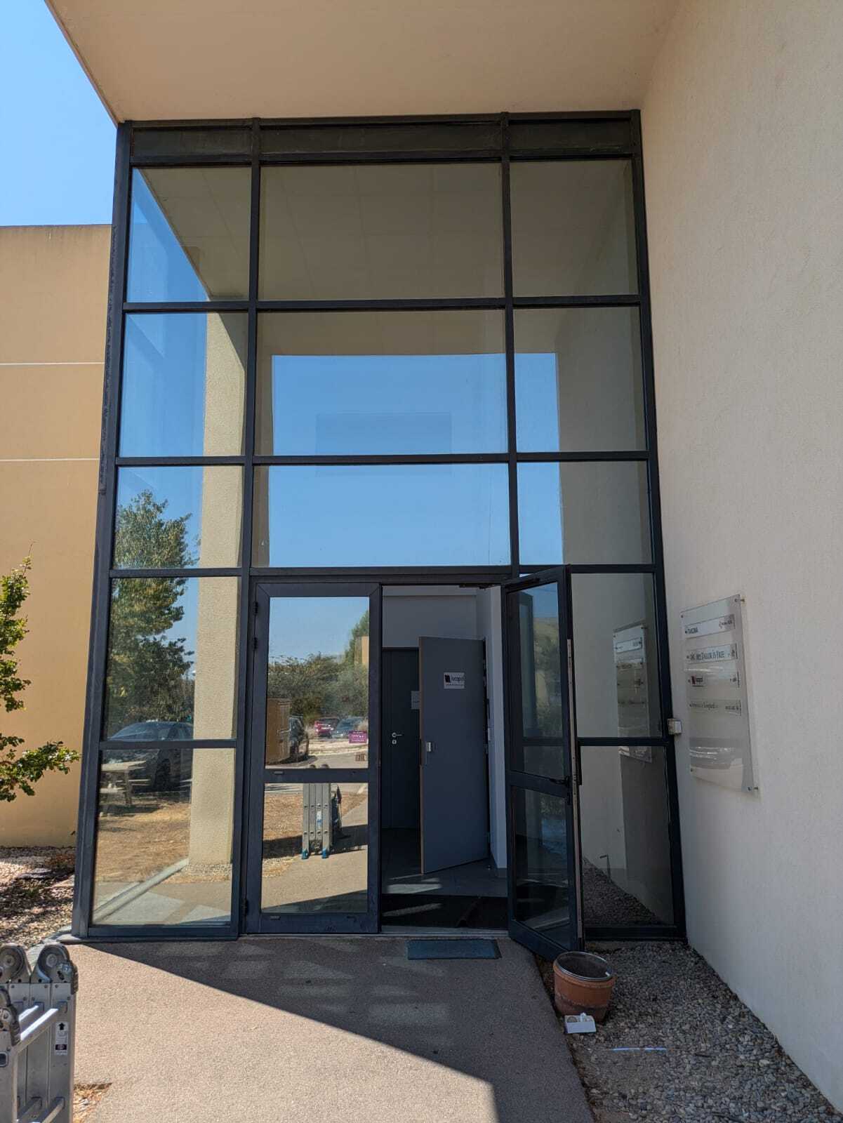 Film solaire bâtiment : performance thermique, sécurité et conformité CSTB