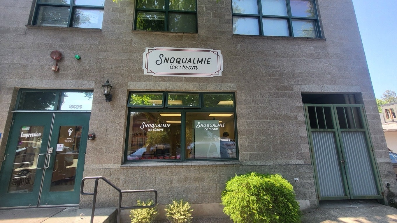 Custom Sign - Custom-Shaped Flat Sign - Snoqualmie, WA