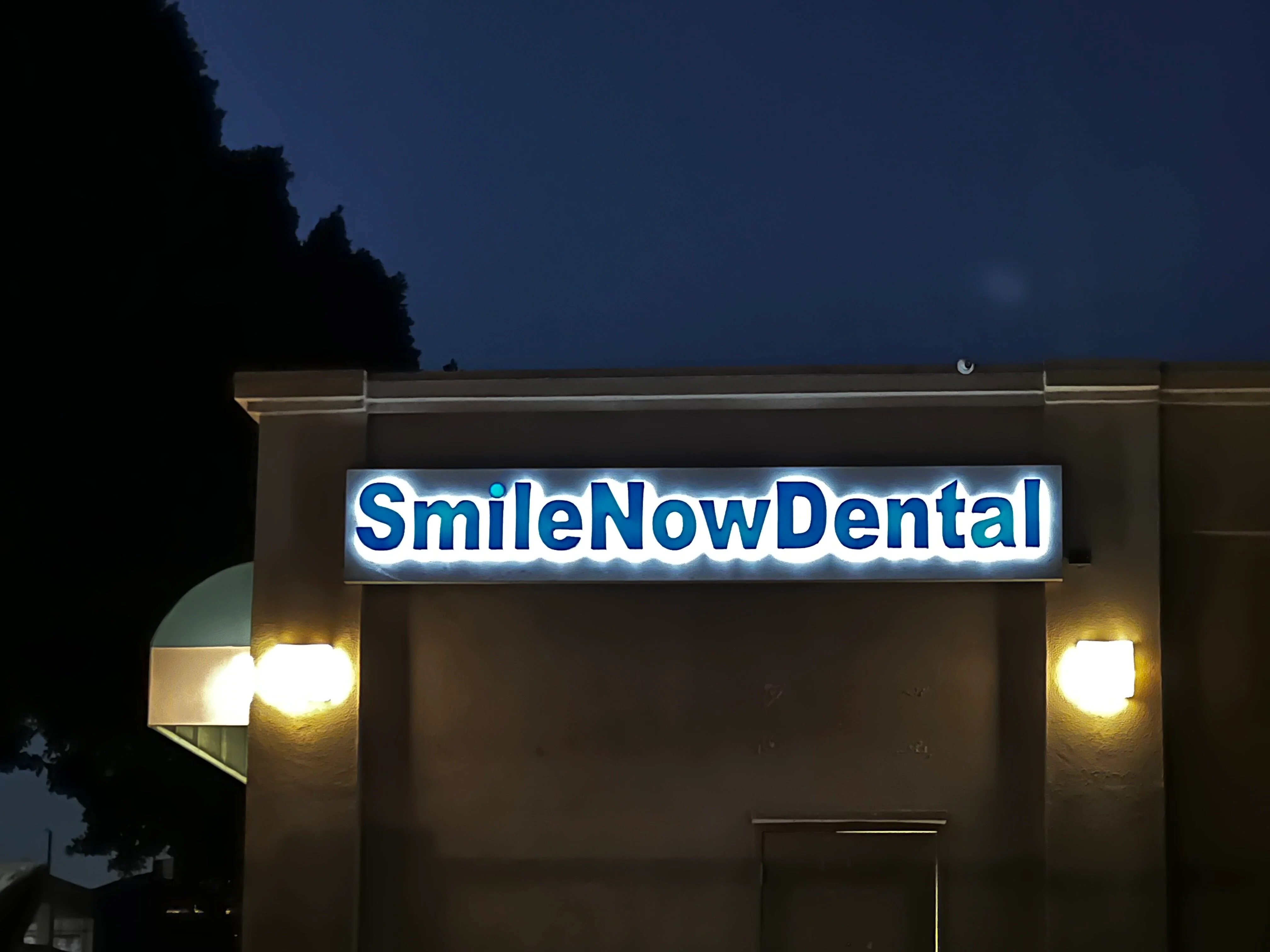 Illuminated & Lighted Signs