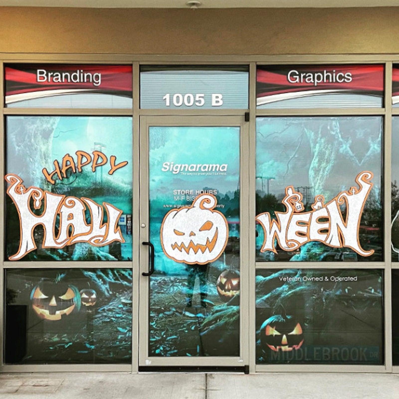 Seasonal Signage: Creating Holiday Displays that Drive Sales
