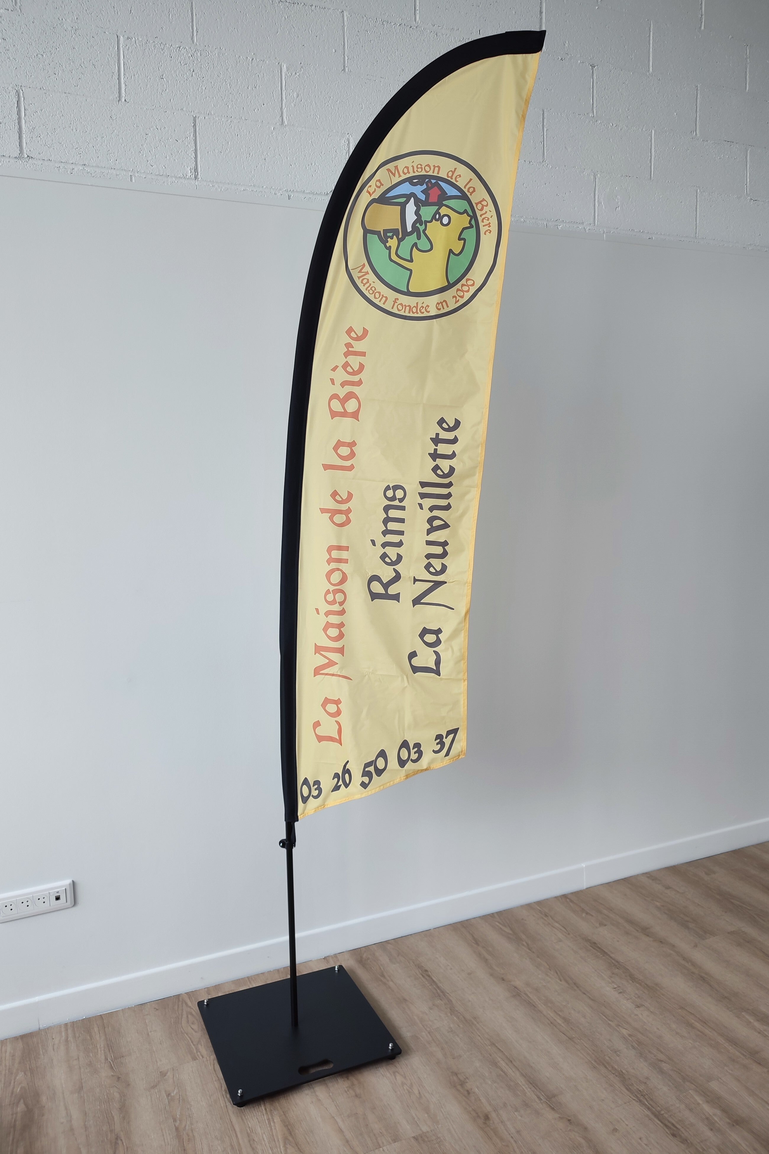 Drapeau plume pour La Maison de la Bière par Signarama Reims
