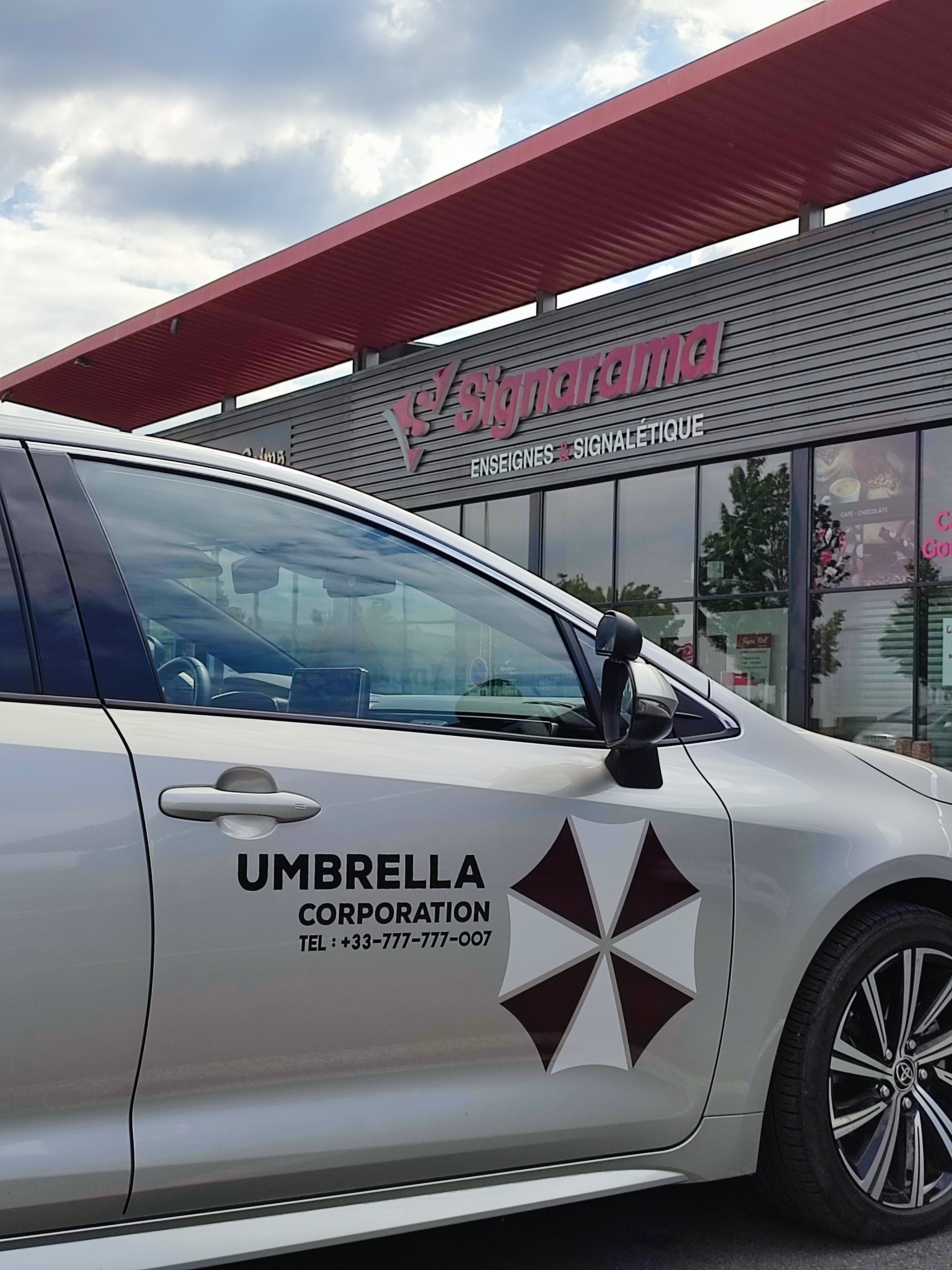 Adhésif véhicule pour Umbrella Corporation par Signarama Reims