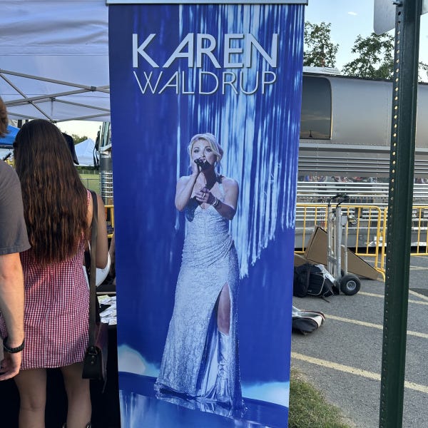 Retractable banner stand