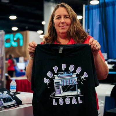https://cdn.gorilladash.com/images/media/13850264/fully-promoted-usa-ca-0824-expo-events-vendors-trade-shows-and-displays-apparel-printing-staged-8626-square-66ed9bd14d4bb.jpg?auto=webp&crop=1%3A1%2Csmart&width=400