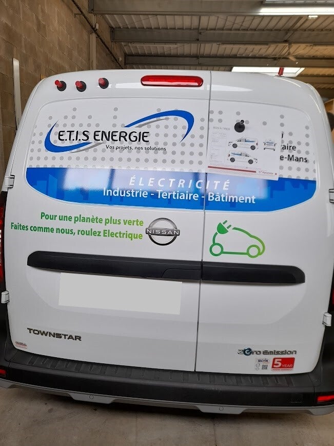 Marquage d'un véhicule pour E.T.I.S Energie, électricien à Sargé-Lès-Le-Mans