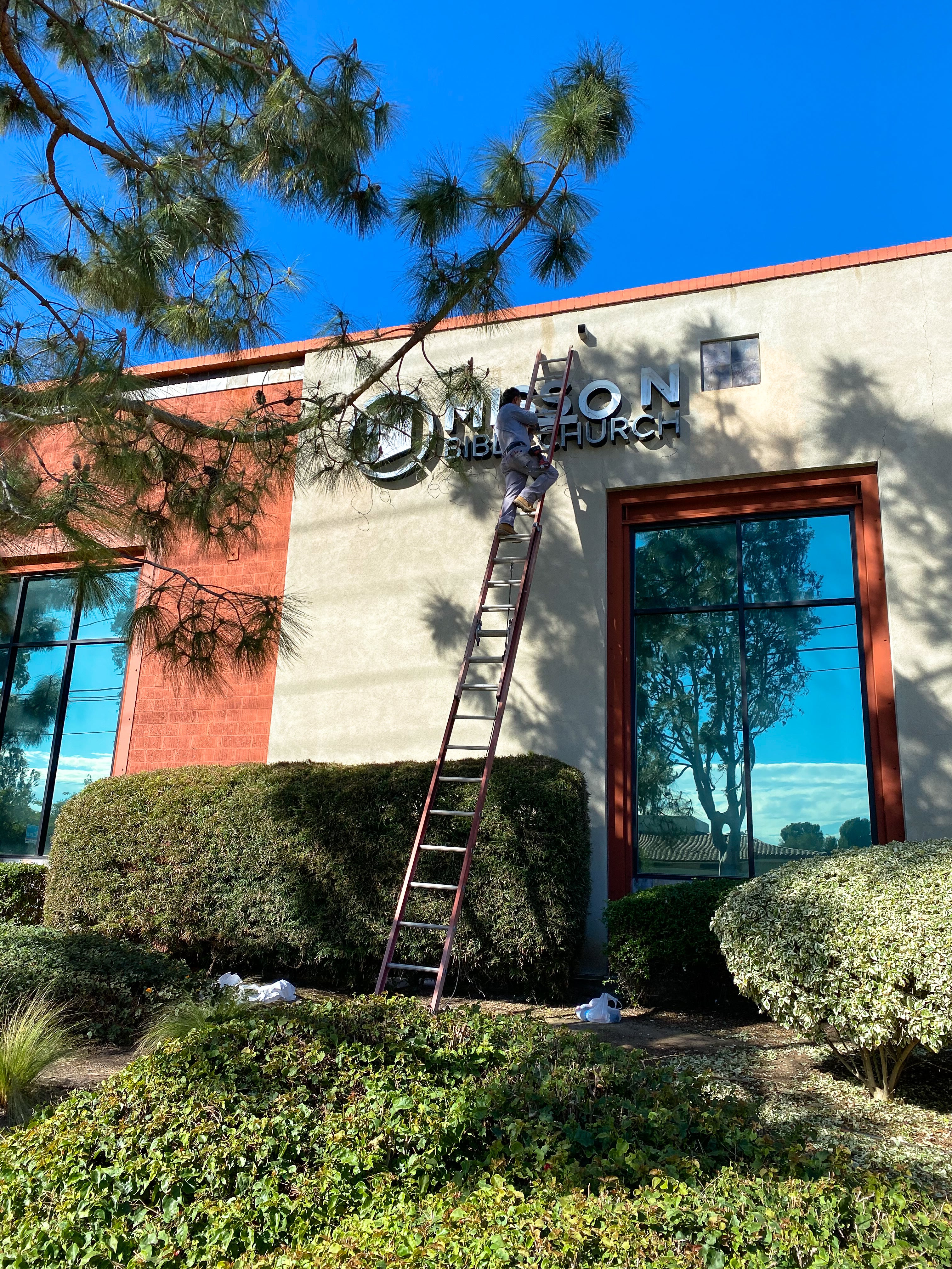 Sign Fabricators