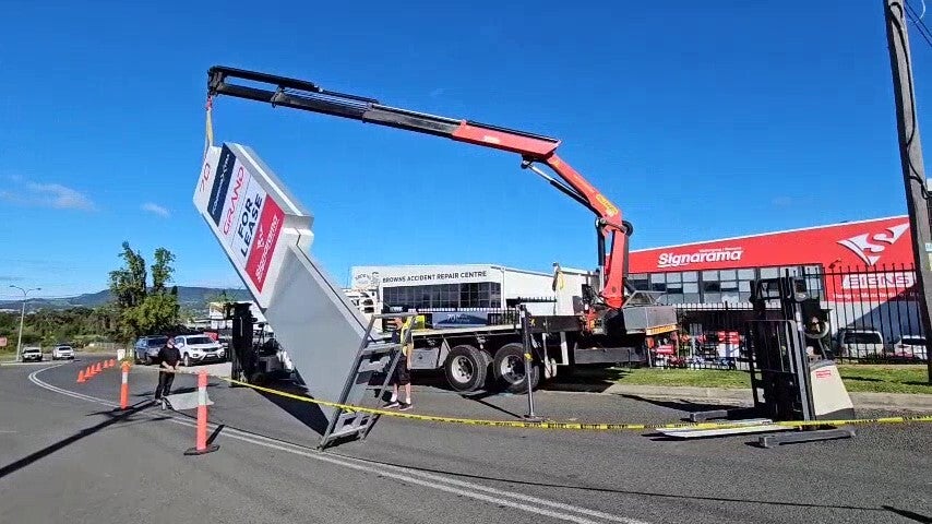 Sign writers Wollongong & Sign company near Wollongong