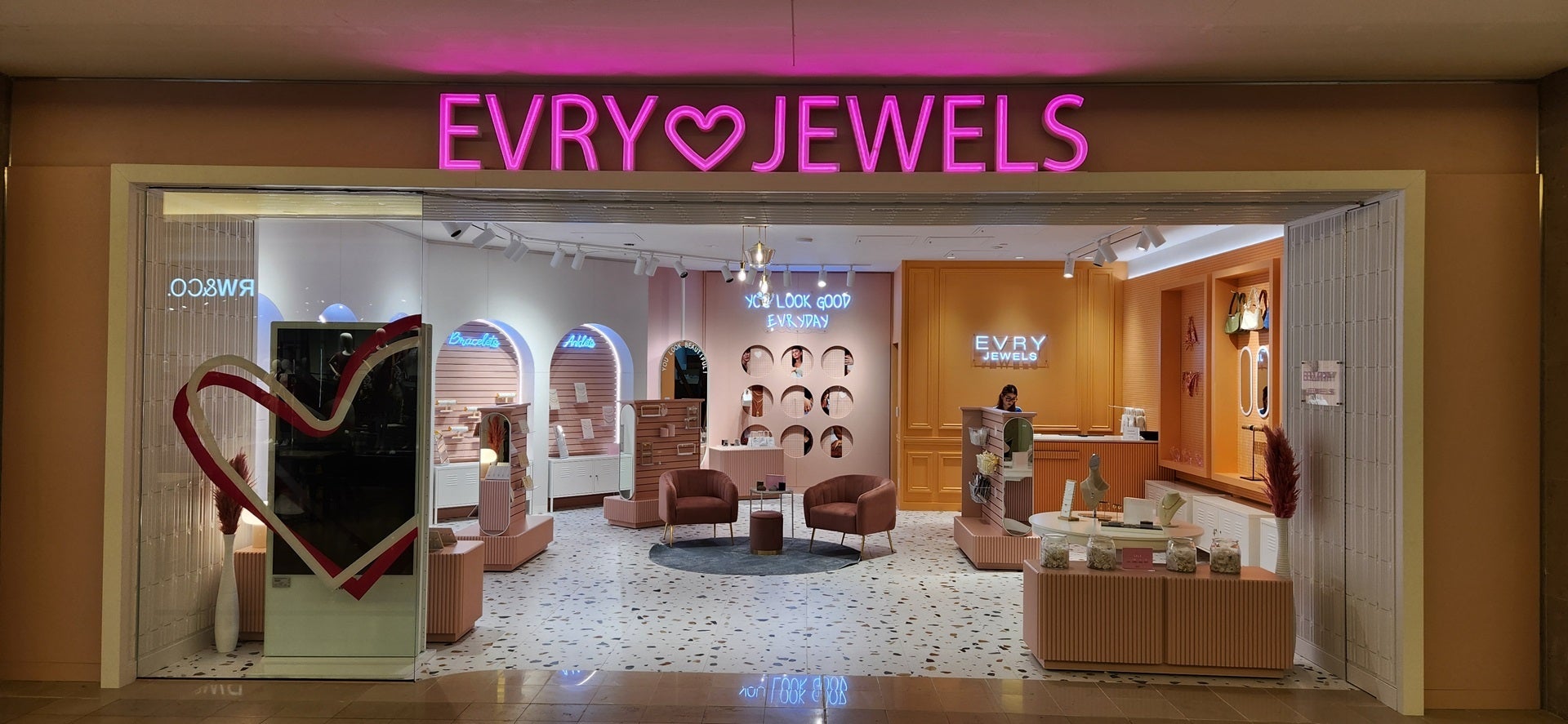 Discover Outstanding Jewelry at Evry Jewels: A Comprehensive Review
