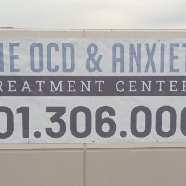 Banner-Installation-close-up-2