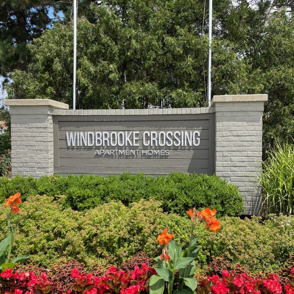Windbrooke-Crossing-Monument