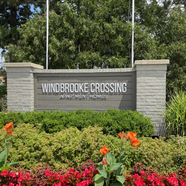 Windbrooke-Crossing-Monument