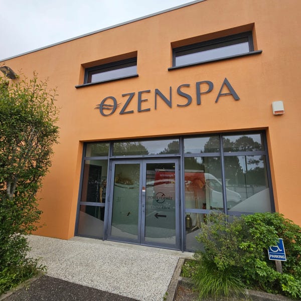 Découpe de logo pour une enseigne en lettrage découpé