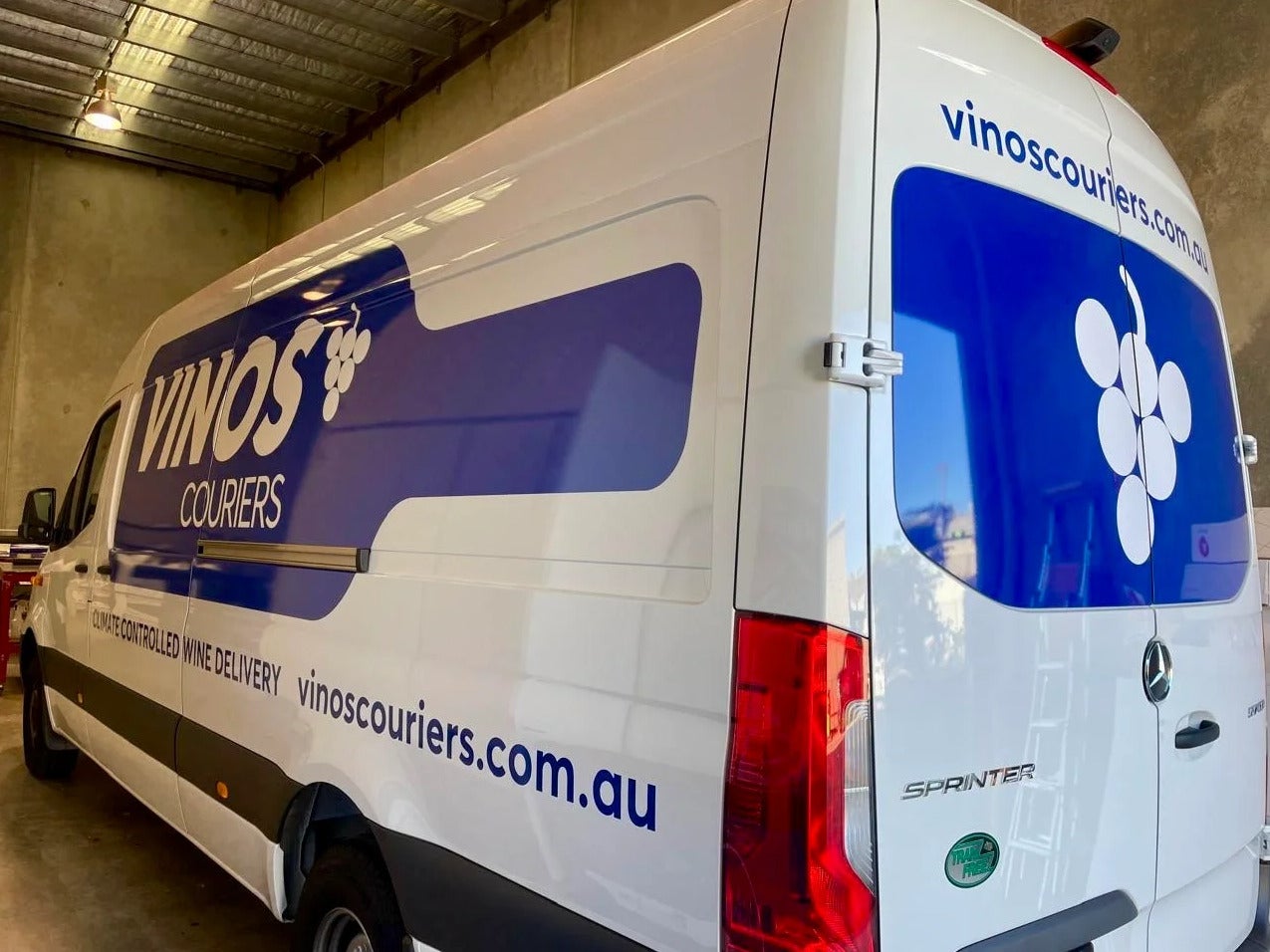 Van Signage - Vinos Couriers