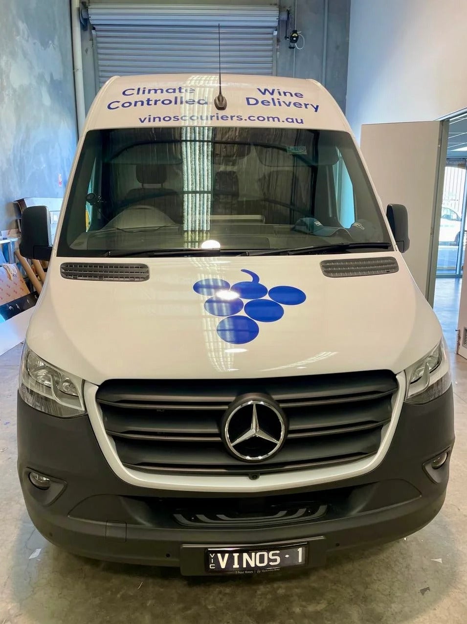 Van Signage - Vinos Couriers