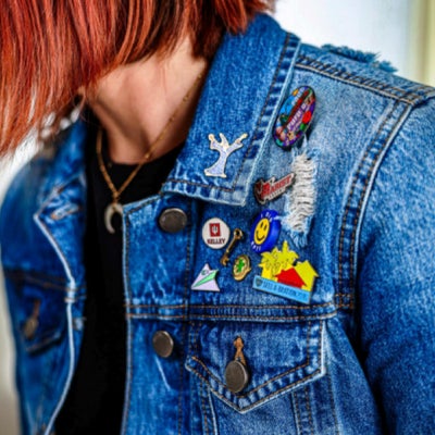 https://cdn.gorilladash.com/images/media/14444513/fully-promoted-usa-pins-square-66e097ad63b64.jpg?auto=webp&crop=1%3A1%2Csmart&width=400