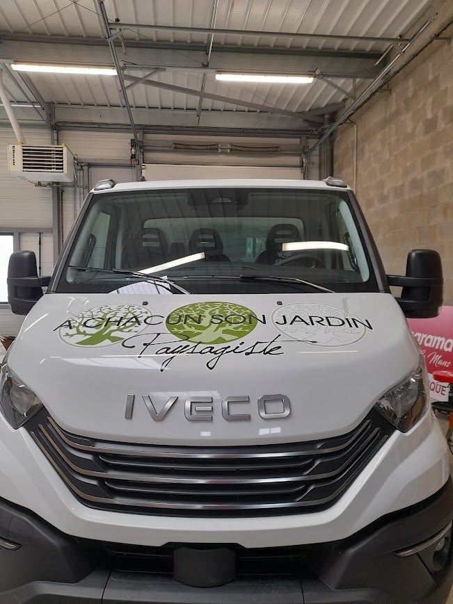 Semi covering sur un camion benne avec coffre pour un paysagiste A Chacun Son Jardin installé à Voivres-Lès-Le-Mans