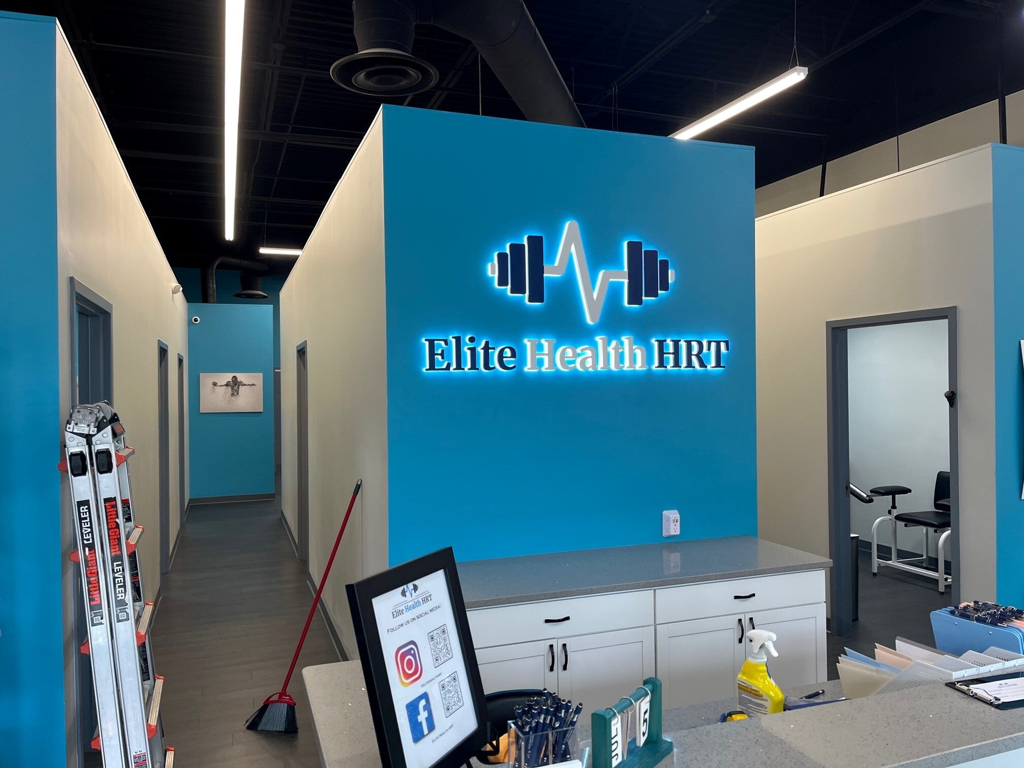 How Interior Signage Shapes the Customer Experience