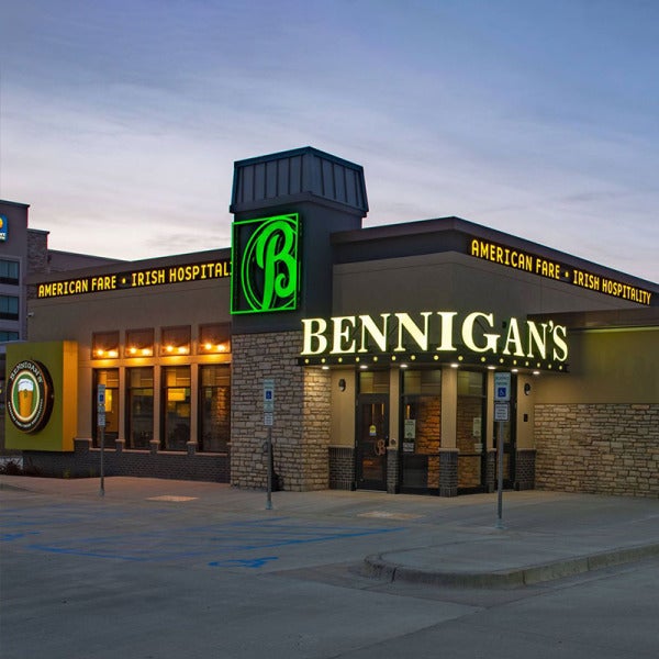 Bennigan's to Celebrate National Monte Cristo Day with Scrumptious Offerings and Oktoberfest-Inspired Delights