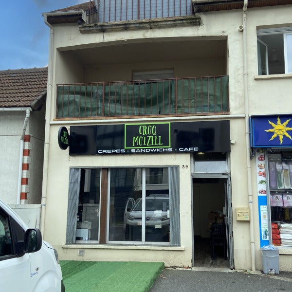 Enseigne et drapeau