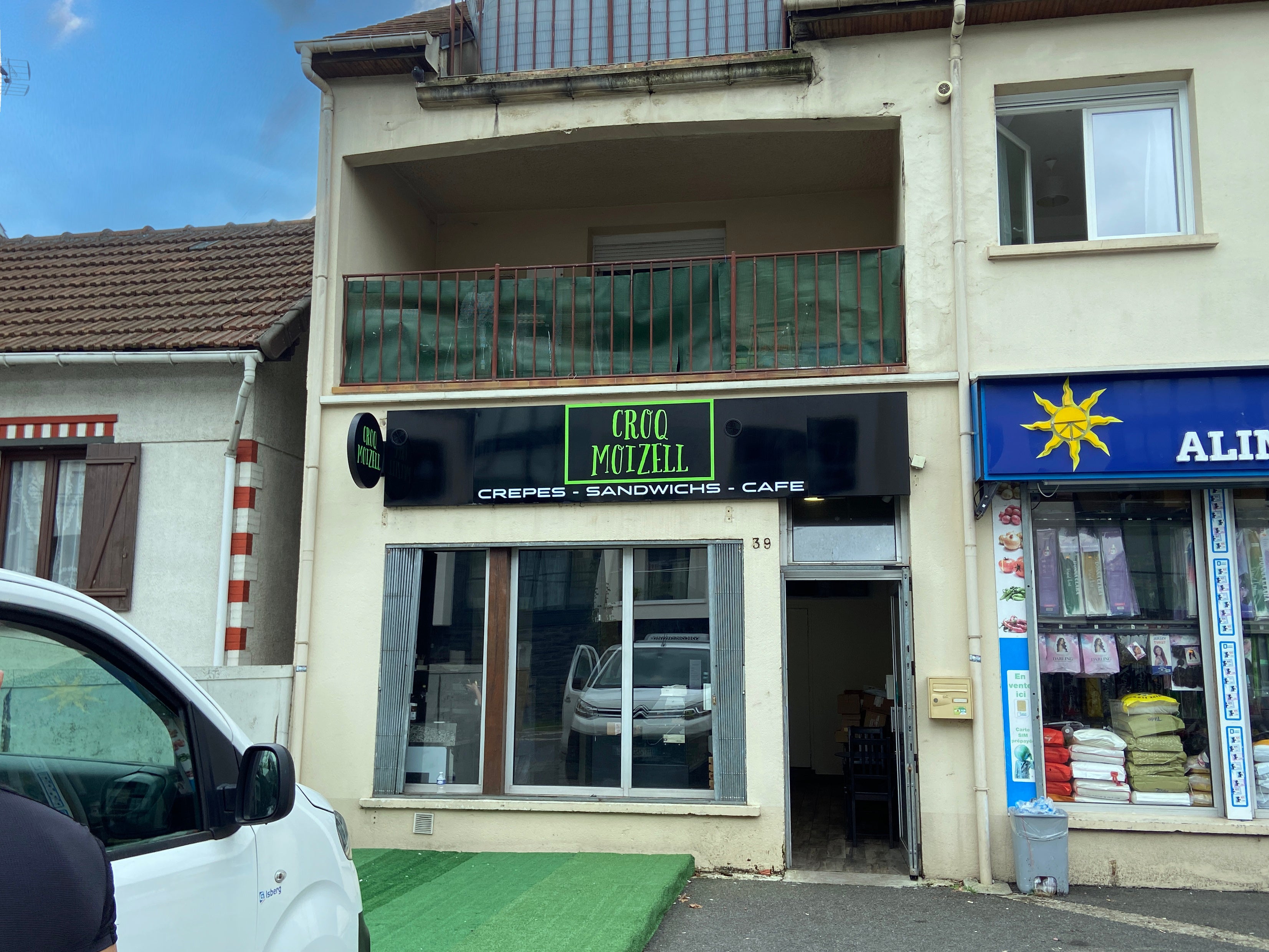 Enseigne et drapeau